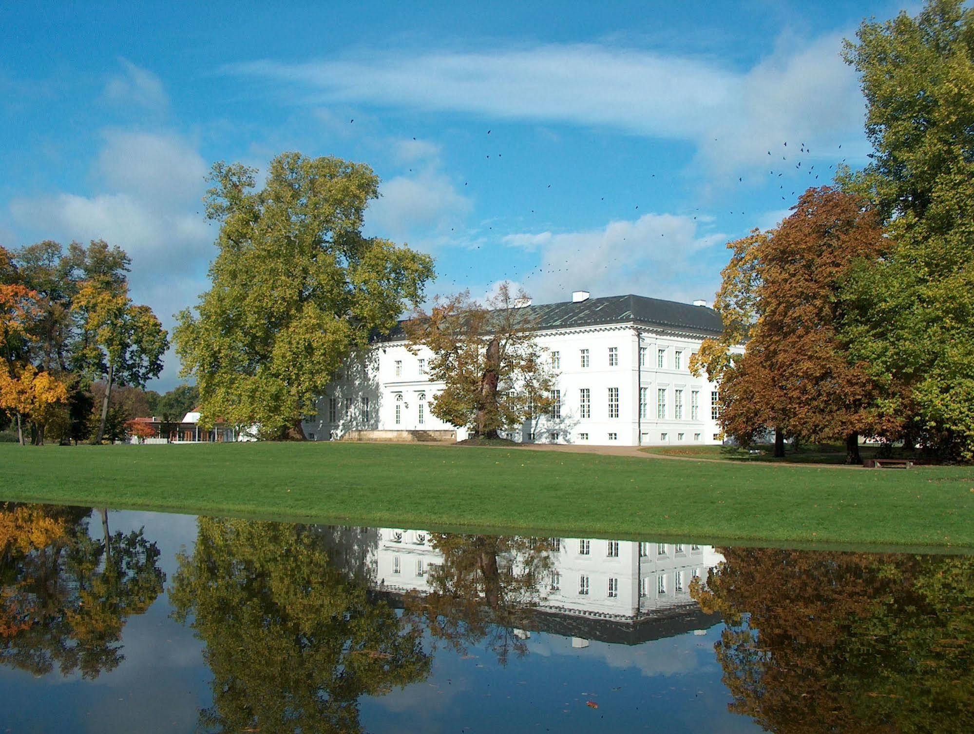 Hotel Schloss Neuhardenberg מראה חיצוני תמונה